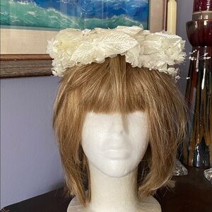 White color Head decor in good condition